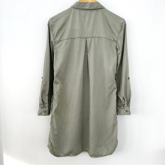 C&C California shirt dress with a v-neck & roll tab sleeves, mini length - Picture 9 of 14